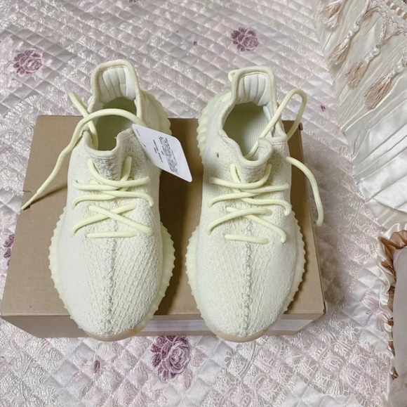 Yeezy 350 NEW Sneakers - Picture 2 of 6